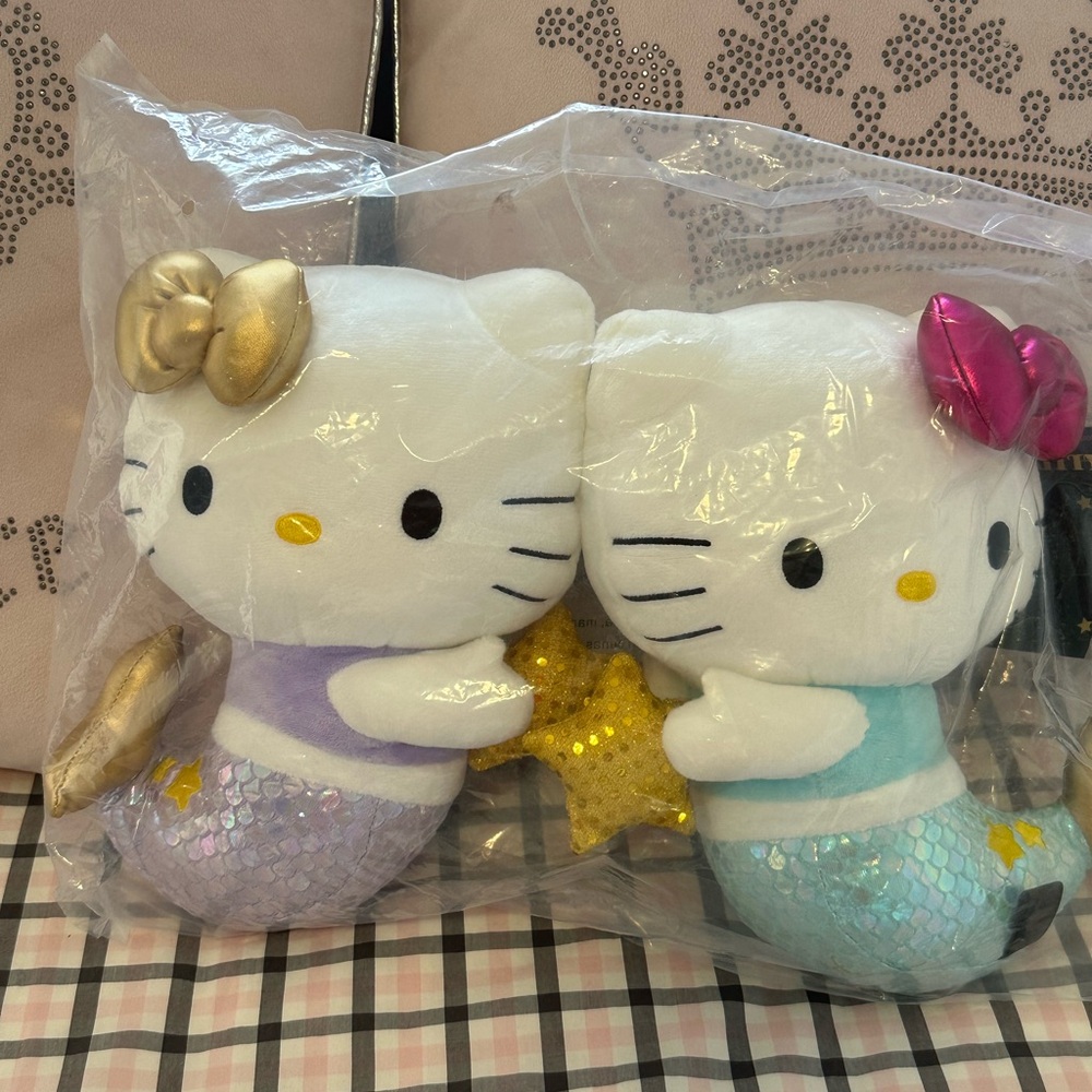 Pisces Zodiac Hello Kitty Twin Plushes.  Excellent condition